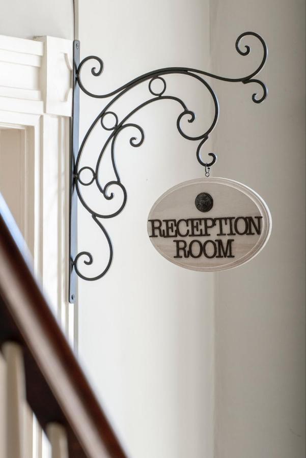 The Watson Boutique Bed And Breakfast Thompson エクステリア 写真